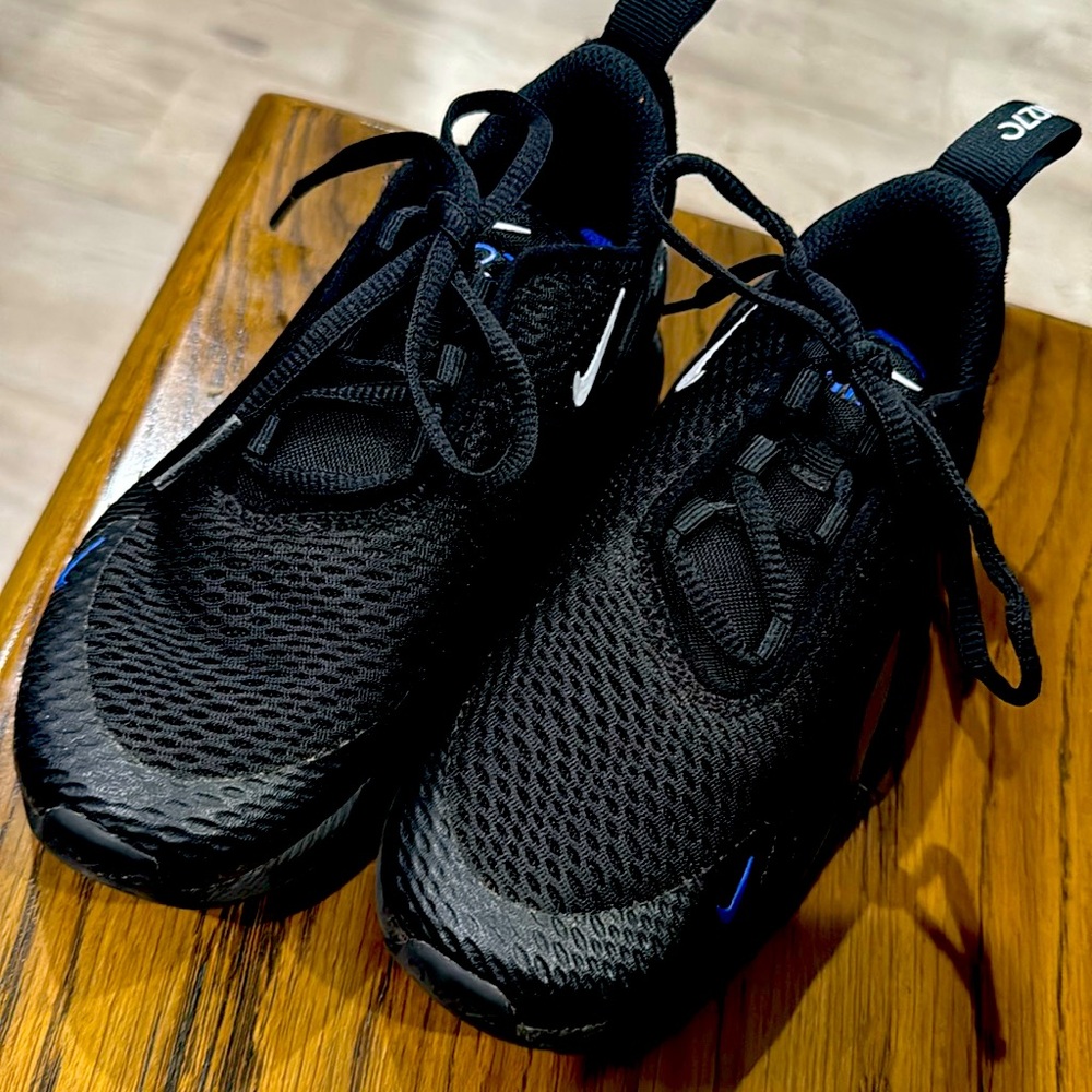 Boys shoes